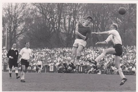 Gerard Schuurman pakte de eerste kaart óóit in de Eredivisie, nu is hij overleden