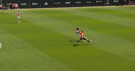 🎥 | Calvin Bassey dacht nog even dat hij op vakantie was: gruwelijk in de fout tegen Shakhtar