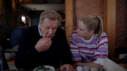 😂🎥 | 'Mosselambassadeur' Jan Boskamp krijgt eerste mossel van 2023: 'Werelds'