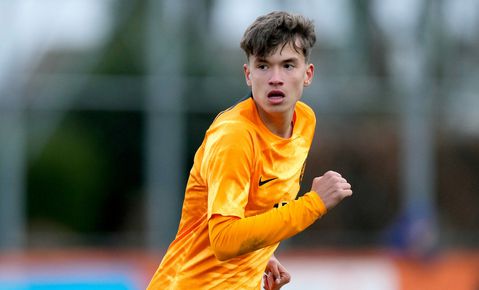 Daar is-ie eindelijk: Damian van der Vaart tekent bij Ajax (onder 18)