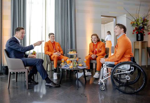 Medaillewinnaars Paralympics toegesproken door Mark Rutte