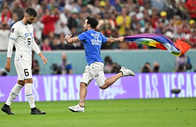 Veldbestormer bij Portugal - Uruguay krijgt geen straf én is op vrije voeten