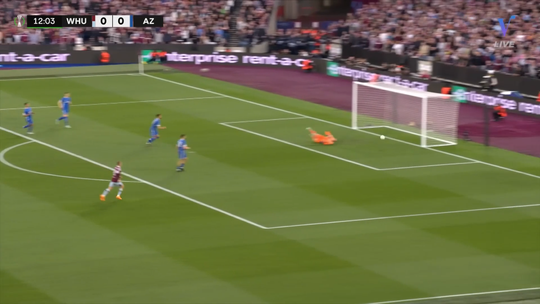 🎥  | Belangrijk moment: Mathew Ryan houdt AZ op 0-0 door deze redding