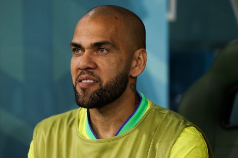 Het gaat slecht met Dani Alves in Spaanse cel: 'Flinke zorgen om gezondheid'