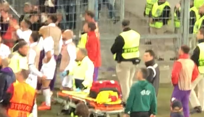 🎥 | Fiorentina-spelers leggen wedstrijd stil: supporter zakt in elkaar op de tribune