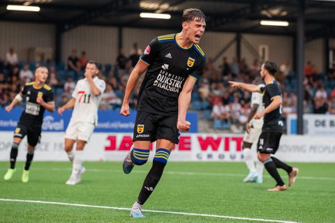 Weer wedstrijd stilgelegd in Nederland: Telstar - Cambuur tweemaal stilgelegd na beker op het veld