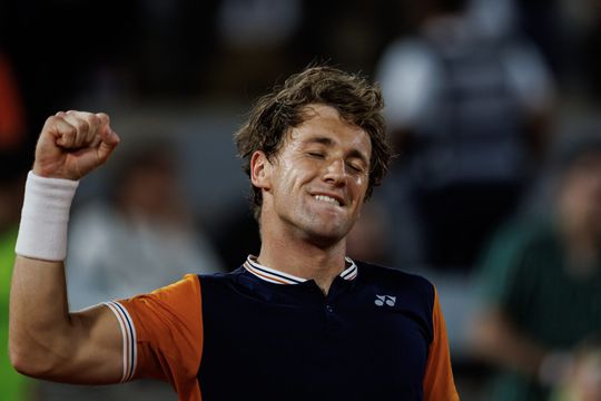 Roland Garros: Casper Ruud meldt zich als laatste bij laatste 4 en gaat op herhaling tegen Zverev