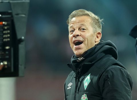 Dure valse coronapas voor trainer Markus Anfang: 1 jaar ban, 20.000 Euro boete