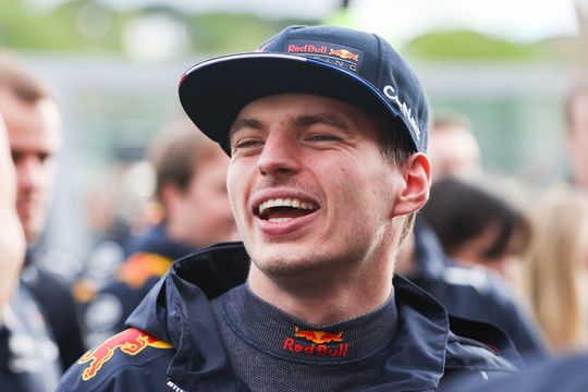 Buitenlandse media in katzwijm na Max Verstappens zege: 'Sensationeel, gewoon perfect'