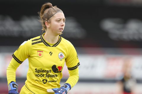 Excelsior-coach baalt dat blunder van zijn keepster viral gaat: 'Ze wordt wereldwijd voor lul gezet'