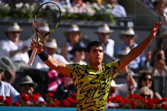 Tennisgigant Carlos Alcaraz wint op 20-jarige leeftijd voor 2e keer masters in Madrid
