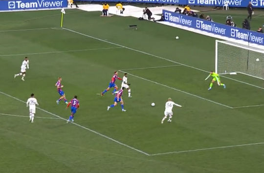 🎥​ | Genieten voor Erik ten Hag: hoofdrol invaller Donny van de Beek bij heerlijke teamgoal ManUnited