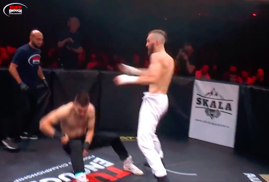🎥 | KO! Blote vuisten-sloper Sharypov combineert opponent volledig tureluurs