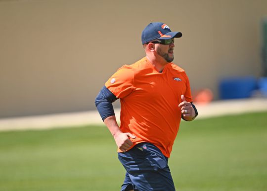 Coaches van Denver Broncos slapen al 3 weken op de club vanwege slechte resultaten