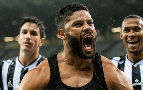 Braziliaanse spits Hulk stond droog bij dopingcontrole: 'Kon pas plassen na 4 uur en 30 liter water'