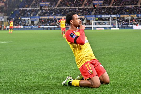 Geniaal! Loïs Openda maakt Ligue 1-hattrick binnen 5 (!) minuten: snelste in 50 seizoenen