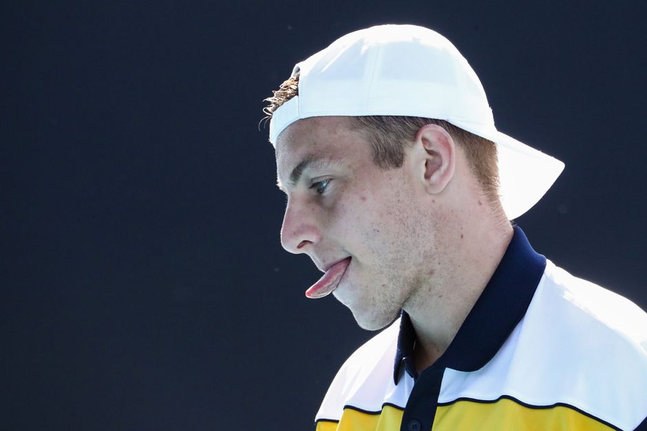 Tallon Griekspoor woensdagnacht rond 02.30 uur op de baan voor 2e ronde Australian Open