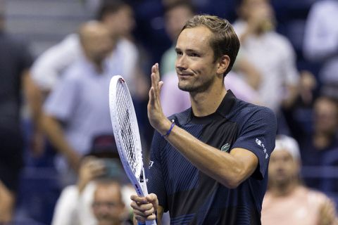 Daniil Medvedev easy naar 3e ronde US Open, Auger-Aliassime strandt in New York