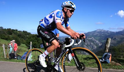 Remco Evenepoel wint 18e Vuelta-rit, Jumbo-Visma gunt Kuss paar tellen