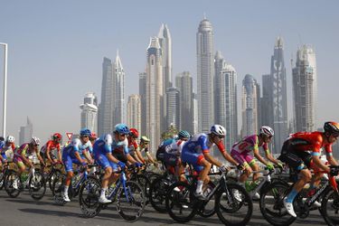 Tadej Pogacar begint als leider aan slotetappe UAE Tour