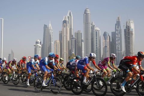 Tadej Pogacar begint als leider aan slotetappe UAE Tour
