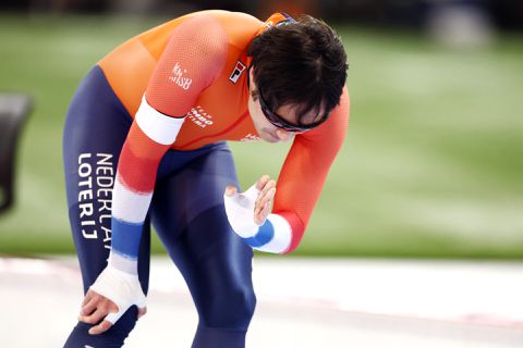 Kai Verbij lijkt sprinttitel te vergooien door nieuwe schoenen: 'Ik ben kapot, voel het flink in mijn benen'