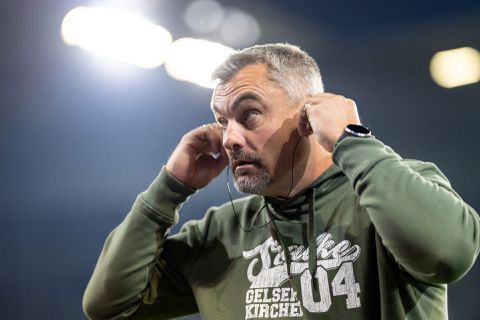 Ellende blijft doorgaan voor Schalke 04, dat weer een trainer op straat zet