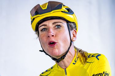 Van Vleuten traint langzaamaan weer: 'Gewoon fietsen gaat verbazingwekkend goed'