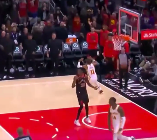 😂 | NBA-vedette Young neemt Raptors-reservebank in de zeik na winnende buzzerbeater