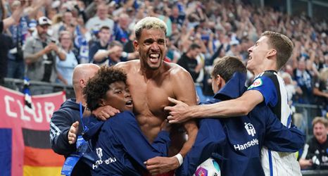 Spektakel! Openingsduel in 2. Bundesliga tussen HSV en Schalke levert ongekende uitslag op