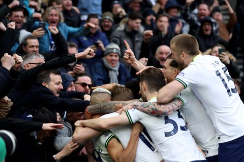 Spurs wint met 2-0 van Chelsea in Londens onderonsje: wonderschone goal Skipp