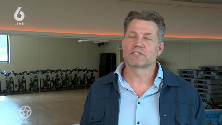 🎥 | Roddelkoning vraagt Dennis van der Geest naar liefdesleven: 'Vervelende tijd gehad'