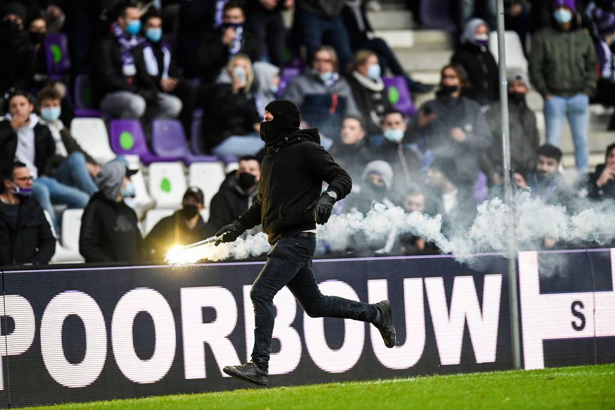 Beerschot eist tonnen schadevergoeding van hooligan die vuurwerk in Antwerp-vak gooide