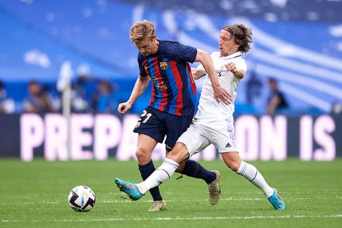 TV-gids: bomvol voetbalprogramma met El Clásico, Londense derby's, Belgische topper en meer