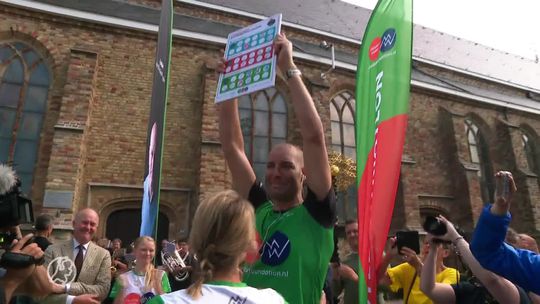 🎥 | Maarten van der Weijden moet later finishen in mega-triathlon: 'Ik geef alles'