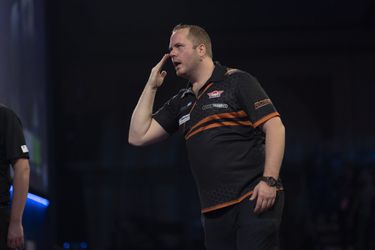 Van Duijvenbode laakt lawaaierig World Grand Prix-publiek: 'Stomme excuses'