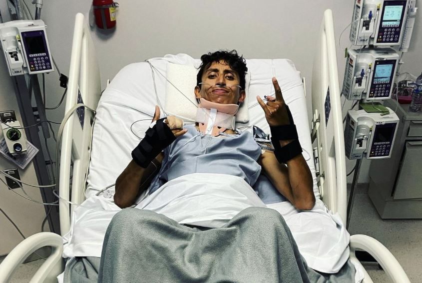 Egan Bernal: 'Ik was bijna dood, maar het belangrijkste is dat de laatste operatie goed is gegaan'