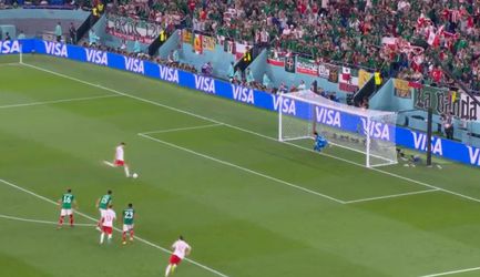 🎥 | WK-cultheld Ochoa maakt status waar en stopt Lewandowski's strafschop