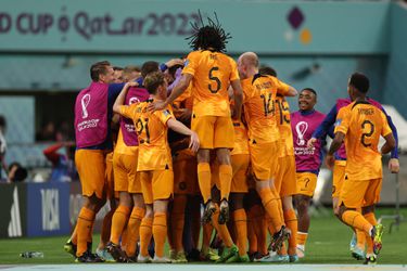 Totaalcountervoetbal en sublieme Dumfries brengen Oranje naar kwartfinales na zege op VS