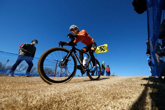 🎥 | Nederlandse beloftemannen naast podium op WK veldrijden: 1, 2 én 3 voor België
