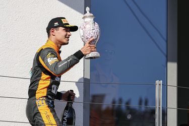 Lando Norris komt alsnog met excuses na mollen van prijs Max Verstappen: 'Oprechte spijt'