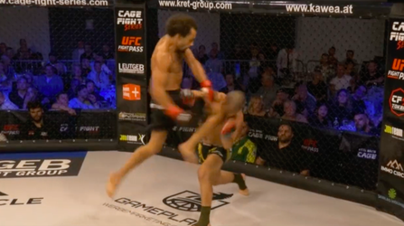 🎥 | Knietje op de kin: MMA-vechter Da Silva trapt tegenstander in stijl knockout