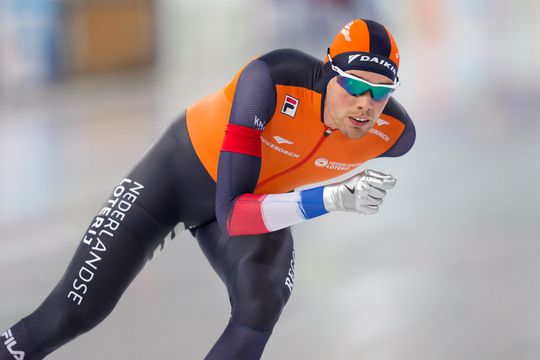 20-jarige Noor Sander Eitrem verrast Patrick Roest en wint 1500m op EK allround