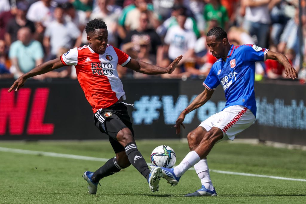 'Feyenoord haakt af in strijd om handtekening FC Twente-back Joshua Brenet'