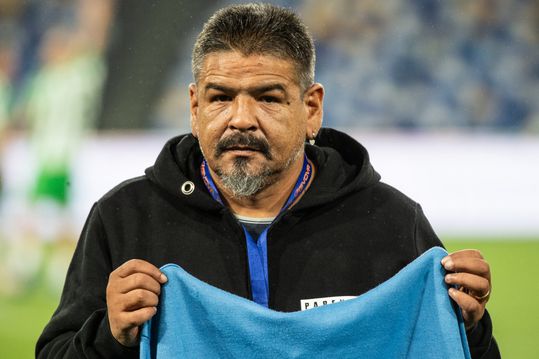Het jongere broertje van Diego Maradona, de 52-jarige Hugo, is overleden