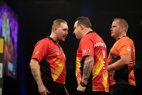 Overdreven kleffe Belgen sturen Noppert en Van Duijvenbode naar huis op World Cup of Darts