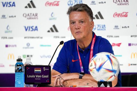 Van Gaal legt uit waarom hij voor De Roon kiest: 'Heeft te maken met de spits van Qatar'