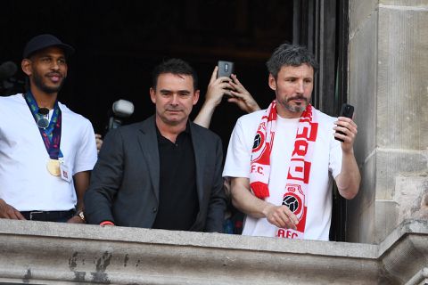 'Mark van Bommel en Marc Overmars hoog op het lijstje van club uit Saoedische zandbak'