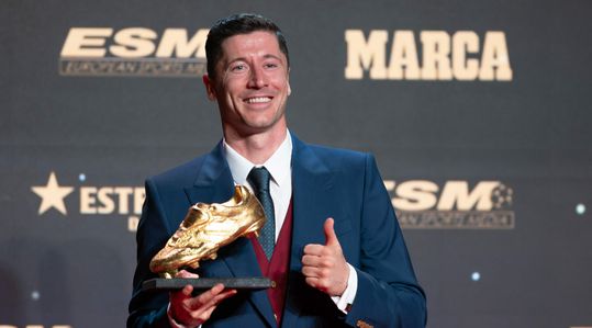 Robert Lewandowski pakt enige prijs die Lionel Messi nog niet heeft
