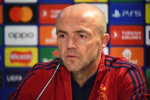 Schreuder reageert op vertrek Ihattaren: 'We hebben er binnen Ajax alles aan gedaan'